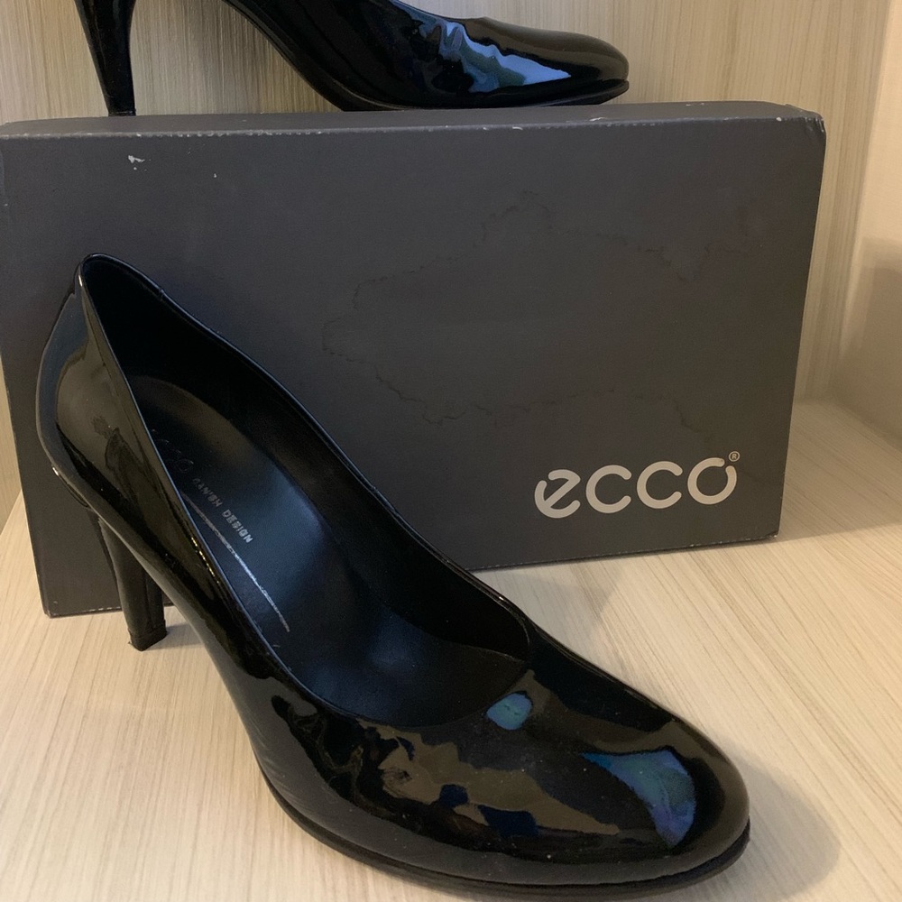 Ecco Sharp 75 Sleek Black patent leather pumps 9 9.5